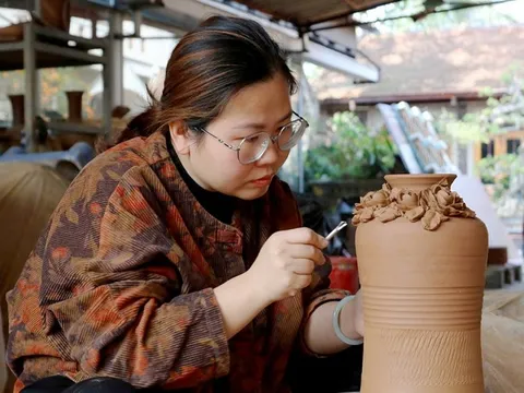 Độc đáo đồ trang trí Tết từ gốm, đồ đồng