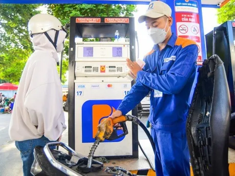 Giá xăng dầu đồng loạt tăng trước kỳ nghỉ Tết