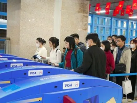 Hà Nội Metro miễn phí 100% vé tàu dịp Tết, tăng thời gian vận hành phục vụ người dân