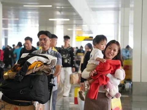 Hơn 550 người lao động được hỗ trợ vé máy bay về quê đón Tết