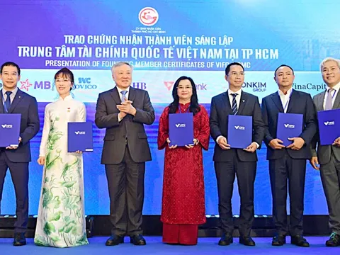 Từ 'người tiếp nhận vốn' sang 'người tham gia kiến tạo thị trường'