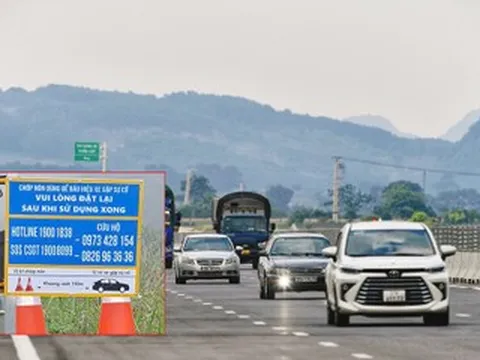 CSGT đặt 400 chóp cảnh báo dọc cao tốc Pháp Vân - Nghi Sơn