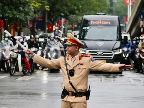 CSGT cả nước hỗ trợ công nhân, người lao động, sinh viên về quê ăn tết