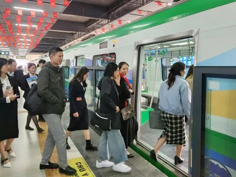 Hà Nội miễn phí cho khách đi tàu hai tuyến metro dịp Tết