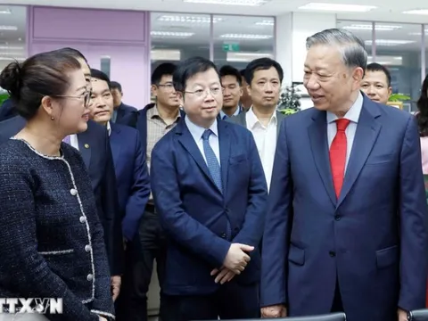 Tổng Bí thư Tô Lâm thăm, chúc Tết cán bộ, phóng viên VTV và VOV