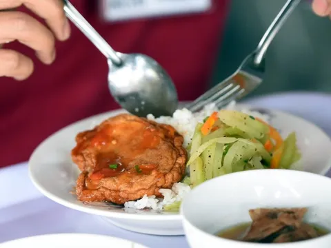 Nên ngừng ăn trước khi đi ngủ bao lâu để tránh các bất lợi trào ngược, tăng cân?