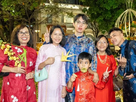 Trải nghiệm phiên bản đêm của Đường hoa Nguyễn Huệ Tết Bính Ngọ 2026 sau lễ khai mạc