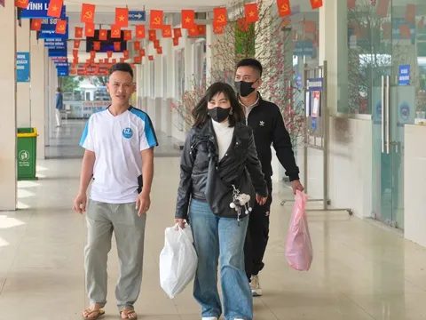 Rời bến xe ngày cuối năm: Ai cũng chỉ mong kịp bữa cơm tất niên