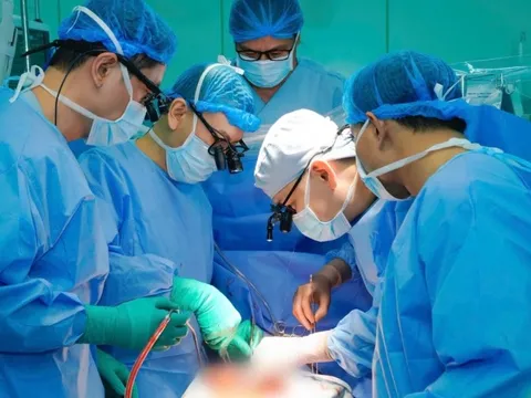 Trên đường về quê, nhiều nhân viên y tế quay lại bệnh viện thực hiện thành công 4 ca ghép tạng