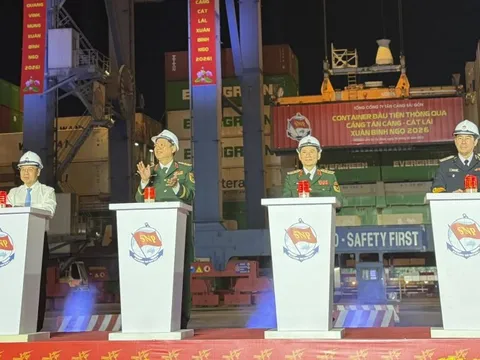 Giao thừa nhộn nhịp tại Cát Lái: những chuyến tàu hàng đầu xuân, tăng tốc sản xuất