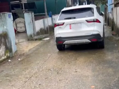 Vụ đỗ ô tô chắn ngõ trong ngày Tết ở Hà Tĩnh: Cục CSGT lên tiếng