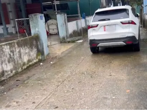 Bị phản ánh đỗ ô tô chắn ngõ ngày Tết, nam tài xế tuyên bố 'phạt 100 triệu cũng được'