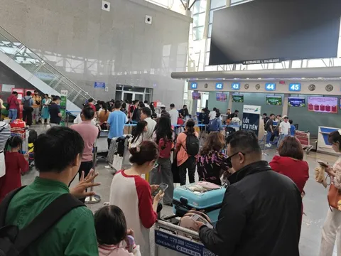 Tân Sơn Nhất 'phá đỉnh' lịch sử: Đón hơn 170.000 khách ngày mùng 4 Tết