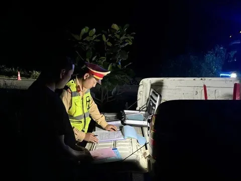 Đà Nẵng: Cao điểm Tết, phát hiện xe khách nhồi nhét hành khách giữa đêm