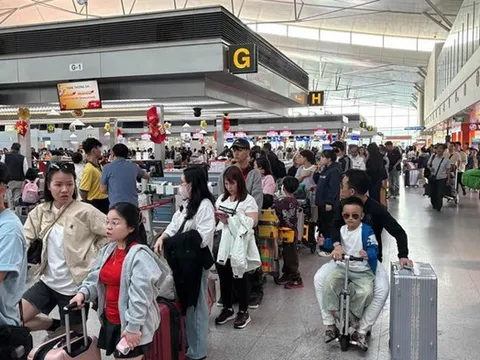Tân Sơn Nhất dự kiến đón gần 170.000 khách trong mùng 5 Tết