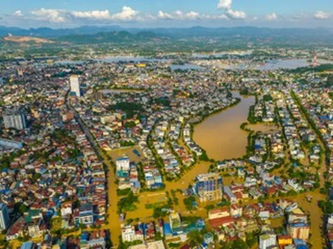 Vượt bão lũ kỷ lục