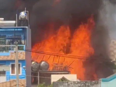 Cháy lớn quán cà phê ở phường Hiệp Bình mùng 6 Tết