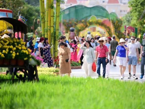 Hơn 1,8 triệu lượt khách tham quan, thưởng lãm Đường hoa Nguyễn Huệ 2026