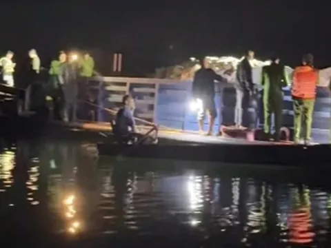 Tàu chở khách và tàu chở đá va chạm trên hồ Thác Bà, 6 người mất tích