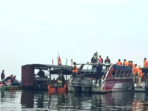 Chìm tàu chở khách đi chúc Tết, 6 người chết và mất tích: Nạn nhân là người thân với nhau