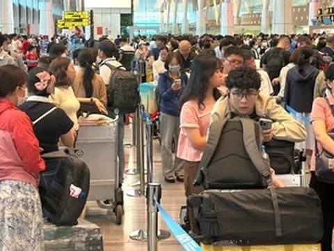 Tân Sơn Nhất lập kỷ lục lịch sử, đón gần 178.000 khách ngày cuối kỳ nghỉ Tết