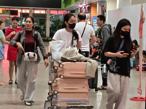 Tân Sơn Nhất lập đỉnh gần 178.000 khách/ngày, ga T3 'chia lửa' hiệu quả cao điểm mùng 6 Tết
