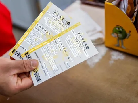 Tài xế xe buýt trúng độc đắc 18 triệu USD: "Giá như tôi chưa từng trúng số"