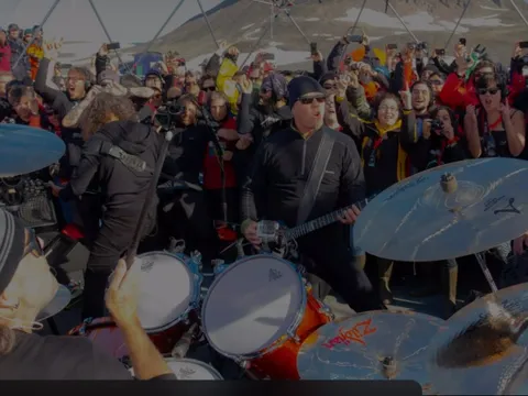 Kỷ lục khó bị phá vỡ: Ban nhạc biểu diễn ở 7 châu lục chỉ trong 1 năm