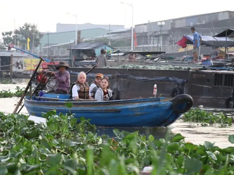 Chính cách kinh doanh và quản lý đang 'nhấn chìm' chợ nổi Cái Răng?