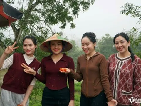 Phiên chợ 'ném cà chua' độc đáo ở Thanh Hóa: Càng ném nhiều, càng may mắn