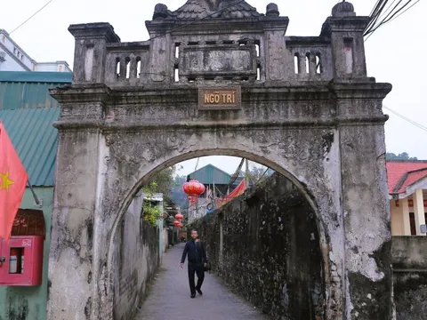 Làng cổ Đông Sơn - một trong 10 làng cổ đẹp nhất Việt Nam bên bờ sông Mã