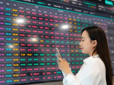 Chứng khoán 24-2: Sau cú bứt phá, VN-Index hướng thẳng 1.900 điểm