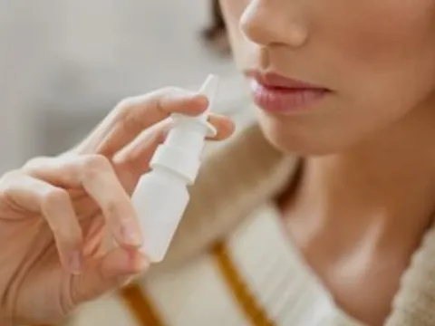 Vắc xin xịt mũi 'vạn năng': Một liều chặn COVID-19, cúm, viêm phổi và cả dị ứng