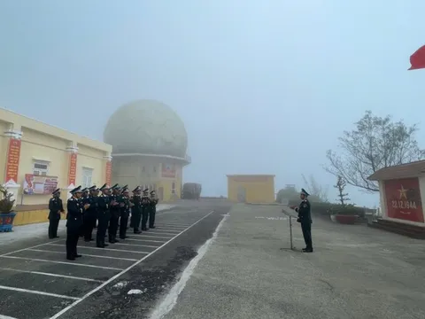 Mùa xuân trên 'mắt thần' Đông Dương