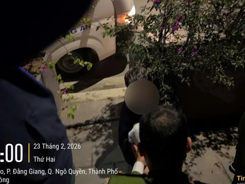 Kịp ngăn chặn nam thanh niên có ý định nhảy cầu Rào