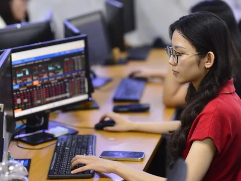 VN-Index tăng mạnh Ngày vía Thần Tài, VNM bất ngờ bị 'xả' 2.200 tỉ đồng