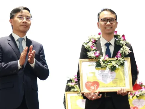 Đà Nẵng vinh danh những ‘blouse trắng’ thầm lặng với giải thưởng đặc biệt