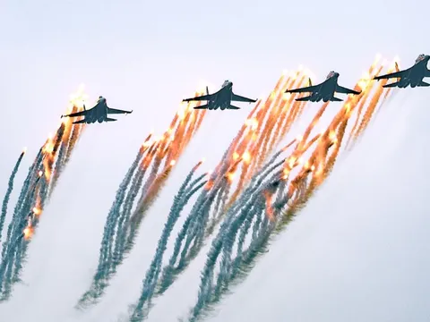 Nghiên cứu mời đội bay quốc tế trình diễn tại Triển lãm quốc phòng quốc tế Việt Nam