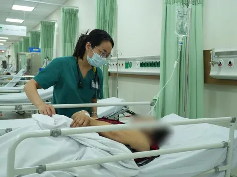 TP.HCM: 6 người nghi ngộ độc thực phẩm sau khi ăn bánh mì cùng 1 cơ sở