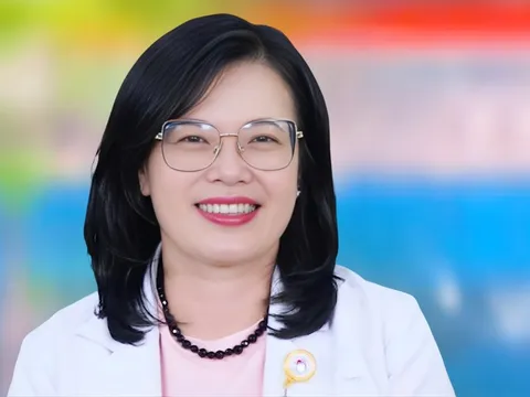 Người phụ nữ 'chèo lái' Bệnh viện Hùng Vương vươn tầm quốc tế