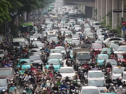 Hà Nội đưa ra lộ trình chuyển 100% taxi chạy xăng, dầu sang xe điện