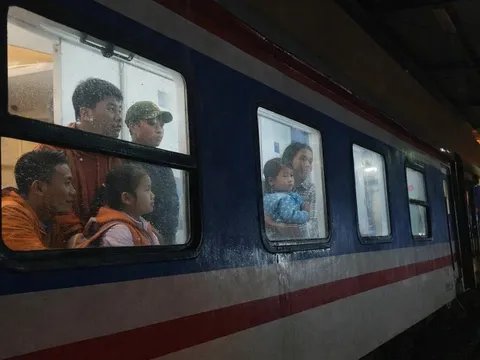 Vé tàu từ Quảng Trị vào TP.HCM đến đầu tháng 3 mới 'hạ nhiệt', bến xe báo 'còn vé'