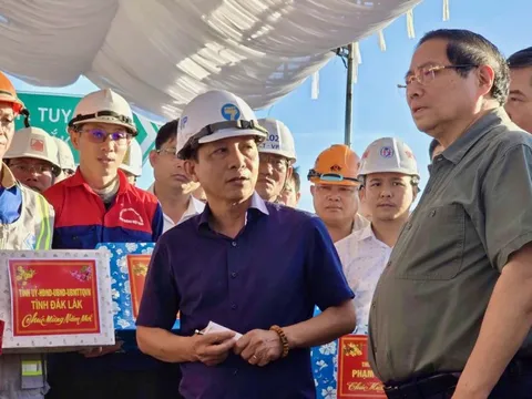 Thủ tướng kiểm tra các dự án cao tốc, thăm khu tái định cư tại đông Đắk Lắk