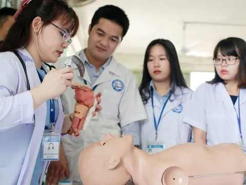 Kiểm tra đánh giá năng lực y bác sĩ để chuẩn hóa đầu ra