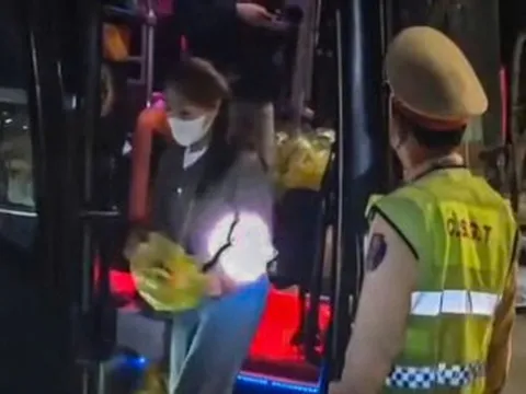 Xử phạt xe khách 38 chỗ chở 53 người trên quốc lộ 1 qua Đà Nẵng