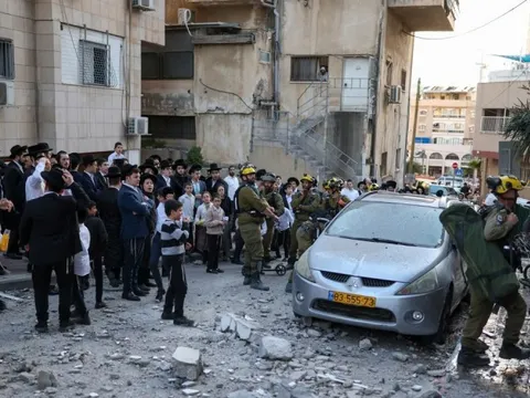 Căng thẳng Trung Đông: Buộc tạm dừng tour du lịch giá trăm triệu, khách Việt giữ an toàn