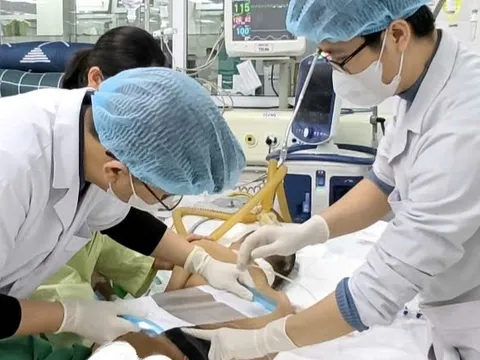 Từ nốt mụn nhỏ vùng mông, nam thanh niên 17 tuổi suy đa tạng nguy kịch