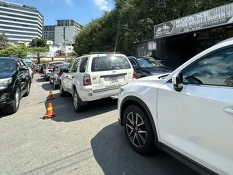 Đo khí thải ô tô 'đạp hết chân ga' gây lo ngại hỏng xe: Cục Đăng kiểm nói gì?