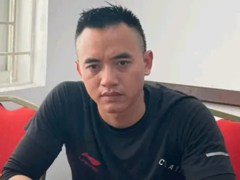 Tạm giữ tài xế xe bán tải "tạt đầu" chèn ngã người đi xe máy chở trẻ em