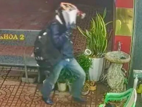 Truy tìm người đàn ông vào tiệm vàng có biểu hiện bất thường